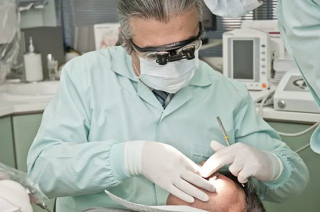 치과-의사-연봉-전망-이미지